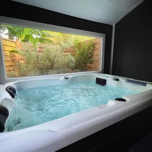 Les Vestiges Du Jour - Jacuzzi Bed & Breakfast